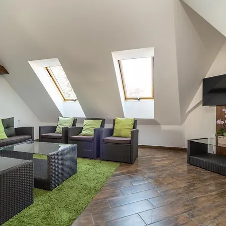 Juhar Apartmanhaz 4* Balatongyorok