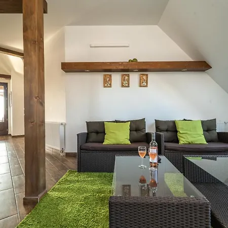 Juhar Apartmanhaz Balatongyorok