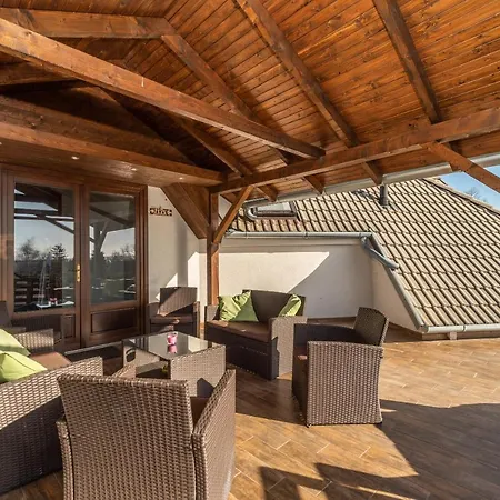 Apart-hotel Juhar 4*