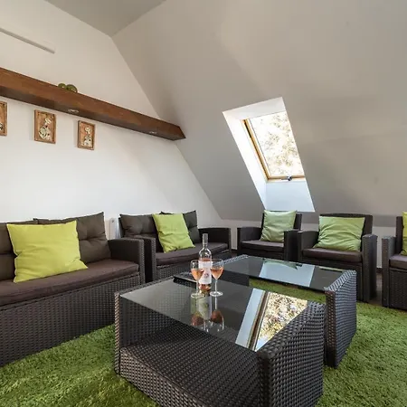 Lejlighedshotel Juhar Apartmanhaz 4*