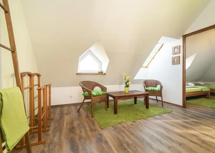 Juhar Apartmanhaz Балатондьёрёк