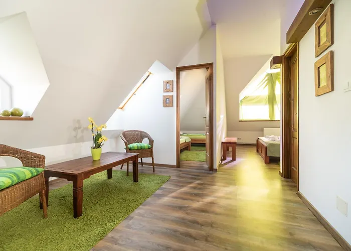 Juhar Apartmanhaz 公寓式酒店 Balatongyörök